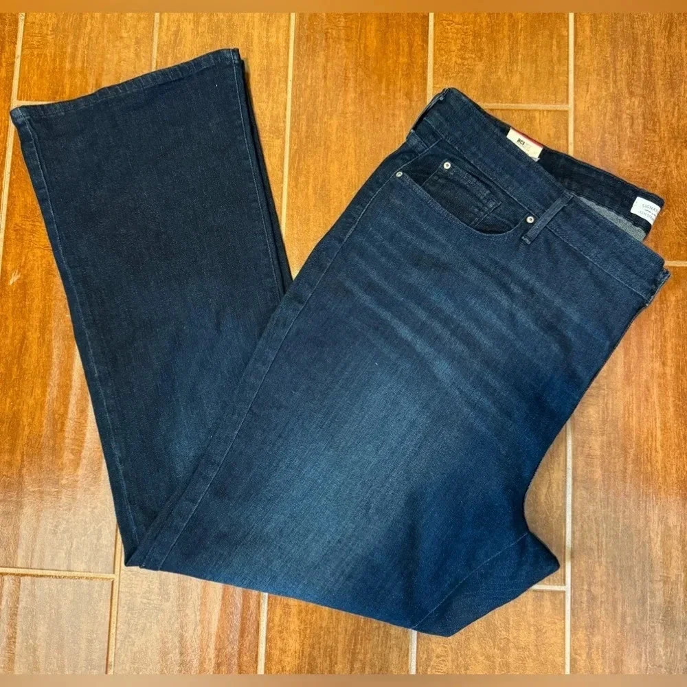 Levi Signature by Levi Strauss Women’s Plus Size Simply Stretch Bootcut 24M